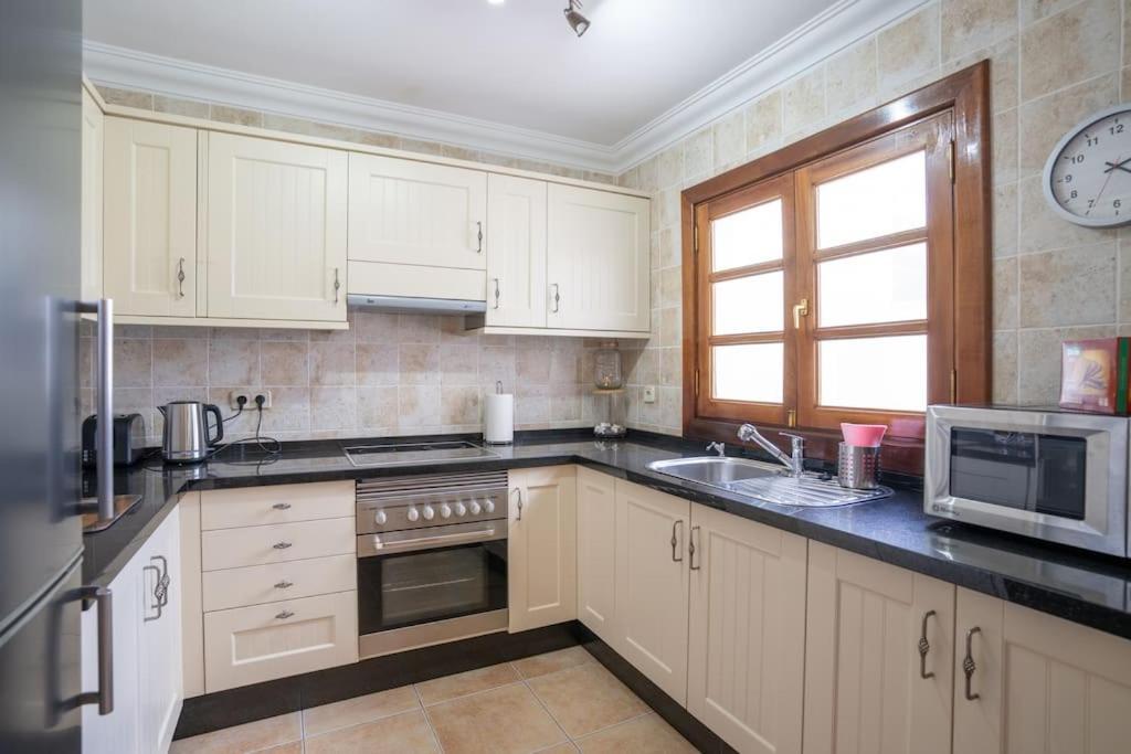 Beautiful Home In Lanzarote 5 Mins From Marina Playa Blanca  Eksteriør bilde